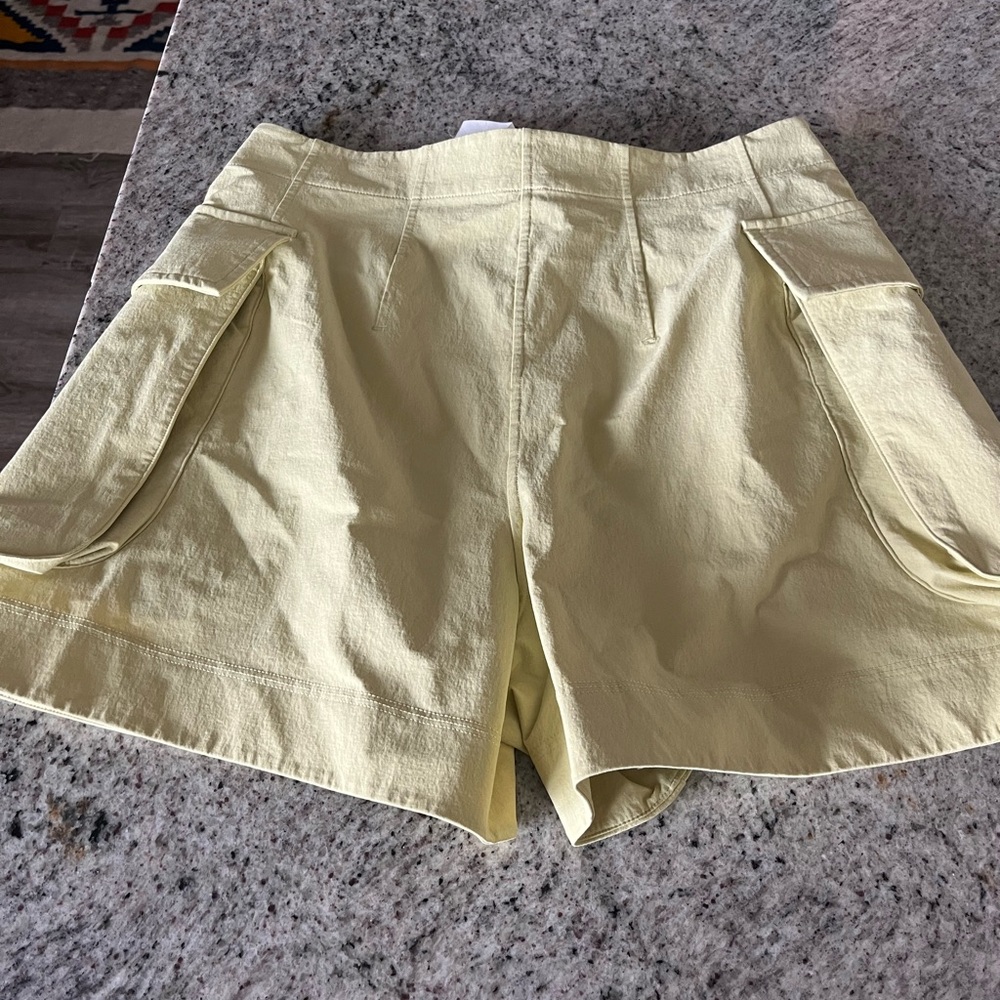 Lululemon Relaxed-Fit Super-High-Rise Cargo Short 4" - Picture 11 of 16